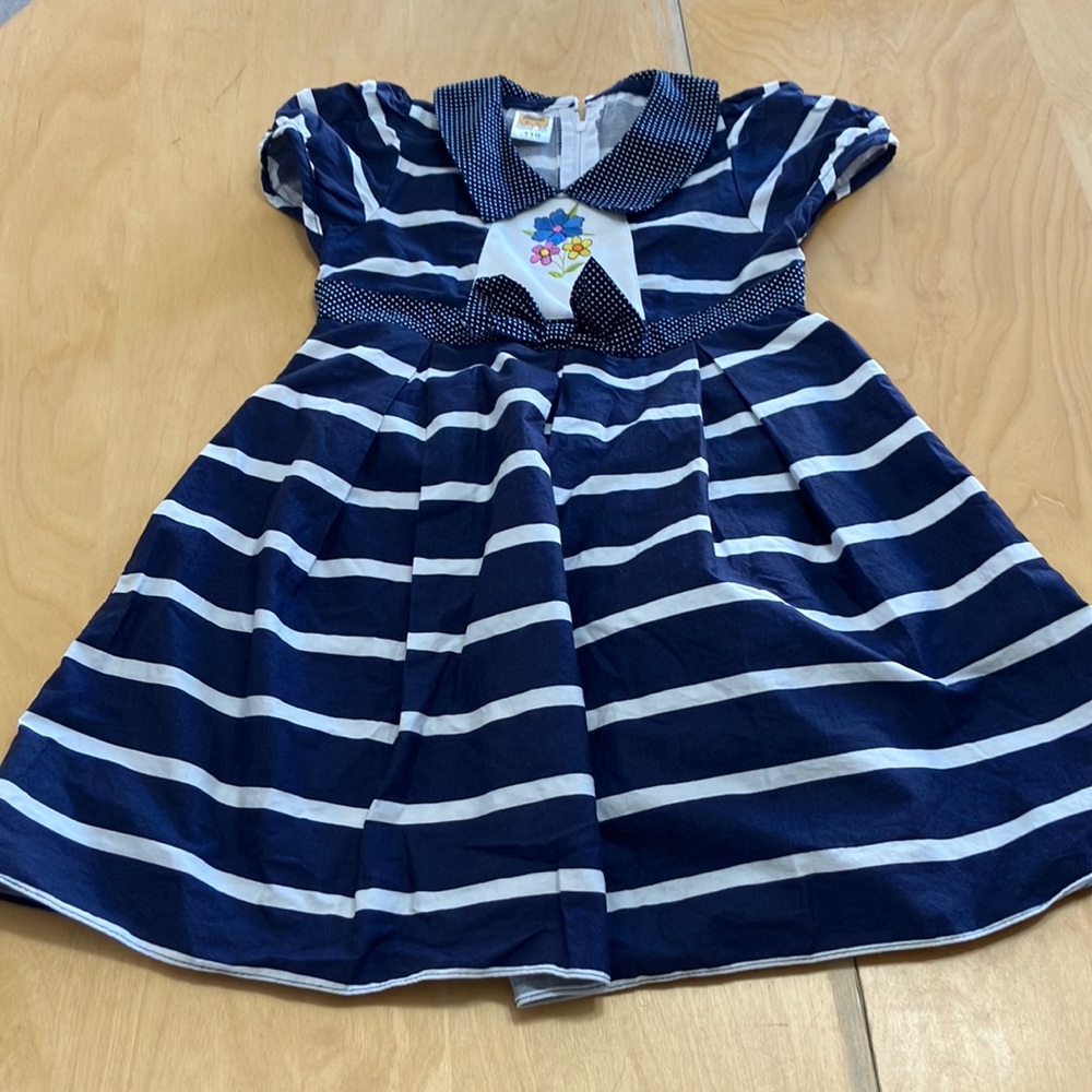 CHIAP HA cotton navy and white dress with‎ floral embroidery size 110cm or US 5